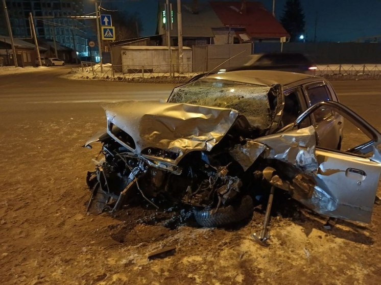 В Октябрьском районе Новосибирска в результате столкновения автомобилей погиб человек