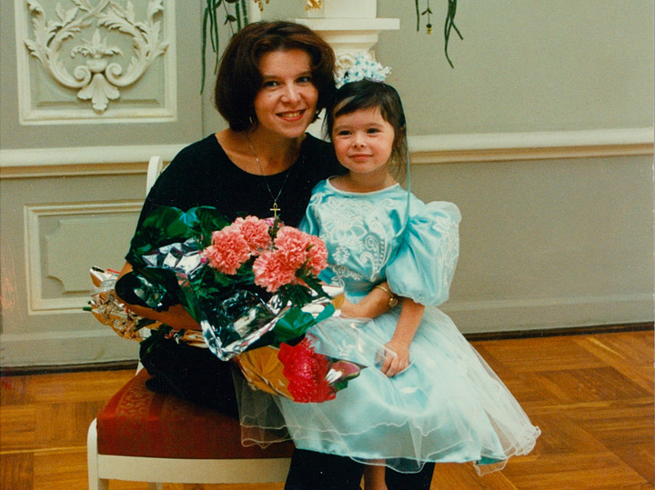 &laquo;С мамой никогда не бывает страшно&raquo;: звезды рассказали о своих родительницах