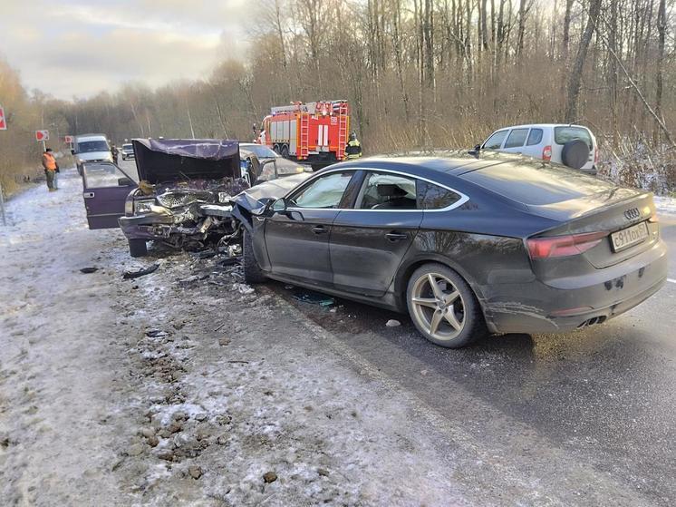 Двое детей и двое взрослых пострадали в ДТП с участием Audi A5 под Тулой