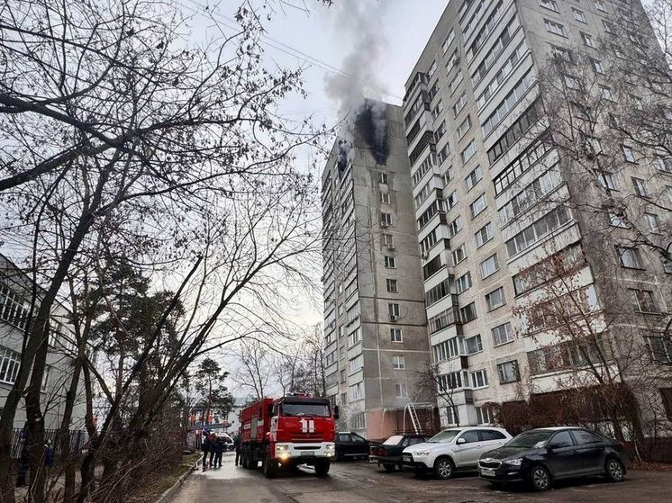 Глава Жуковского Борис Аубакиров выехал на место сильного пожара в жилом доме