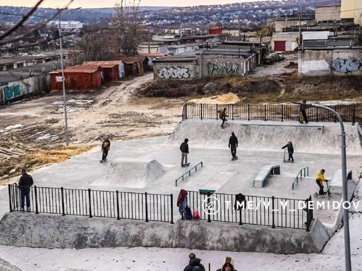 В Белгороде на улице Губкина построили скейт-парк