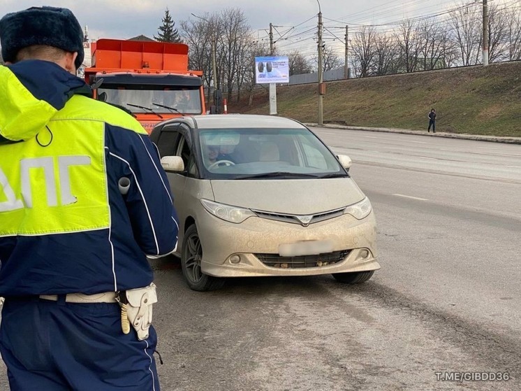 В центре Воронежа у злостного нарушителя ПДД изъяли автомобиль