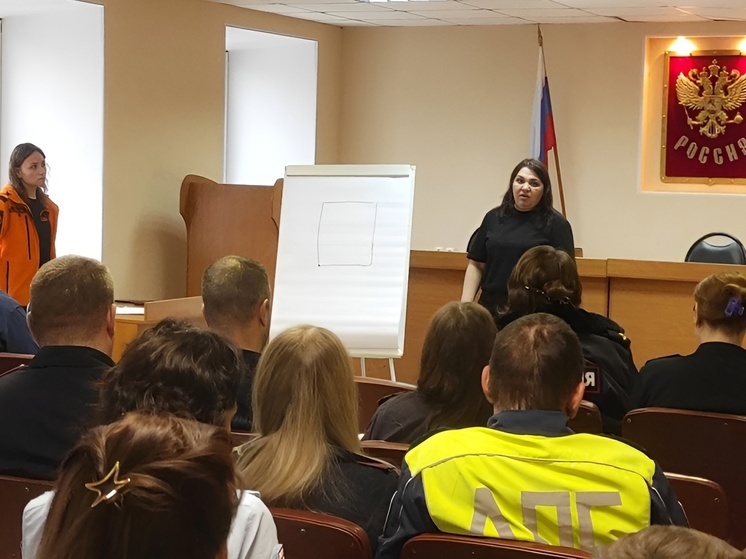 В Плесецке поисковики обменялись опытом с полицейскими