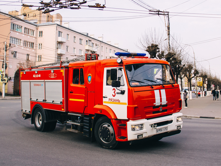 Машины экстренных служб заметили у дома на Московском шоссе в Рязани