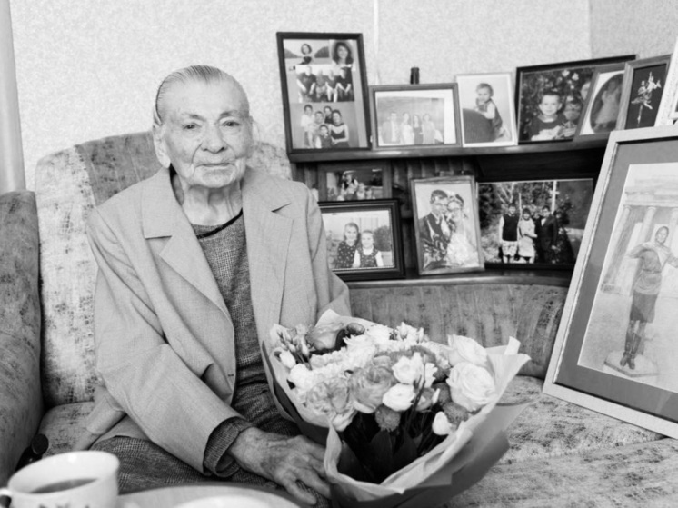 Знаменитая регулировщица Великой Победы Лиманская умерла в возрасте 100 лет