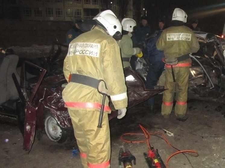 Видео со страшной аварией около БСПМ выложили воронежцы