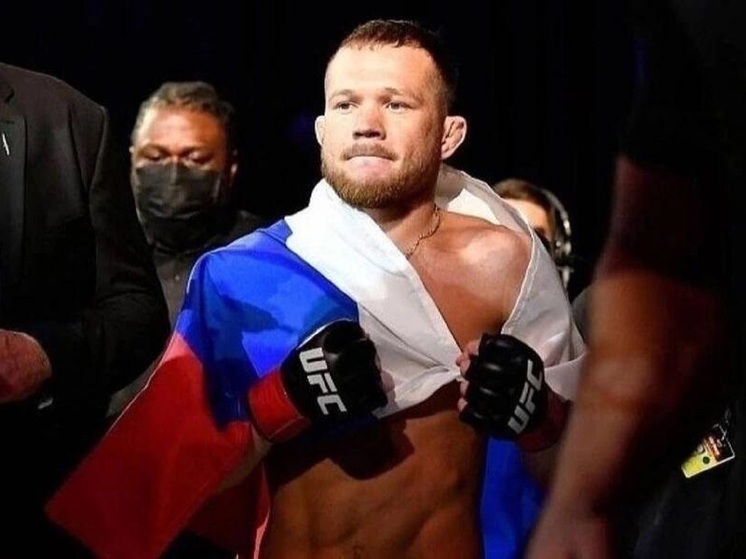 Россиянин одержал победу в главном бою на турнире UFC