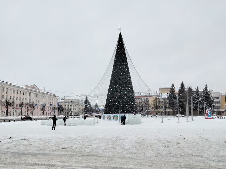 Новый год близко: в Йошкар-Оле закрыли стоянку на площади Ленина