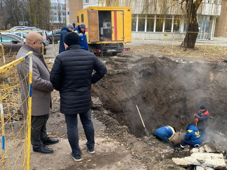 Курский министр ЖКХ и ТЭК выехал на место коммунальной аварии на Республиканской