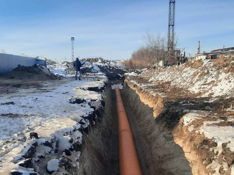 В Железнодорожном районе начали установку ливневок на подъезде к новой школе