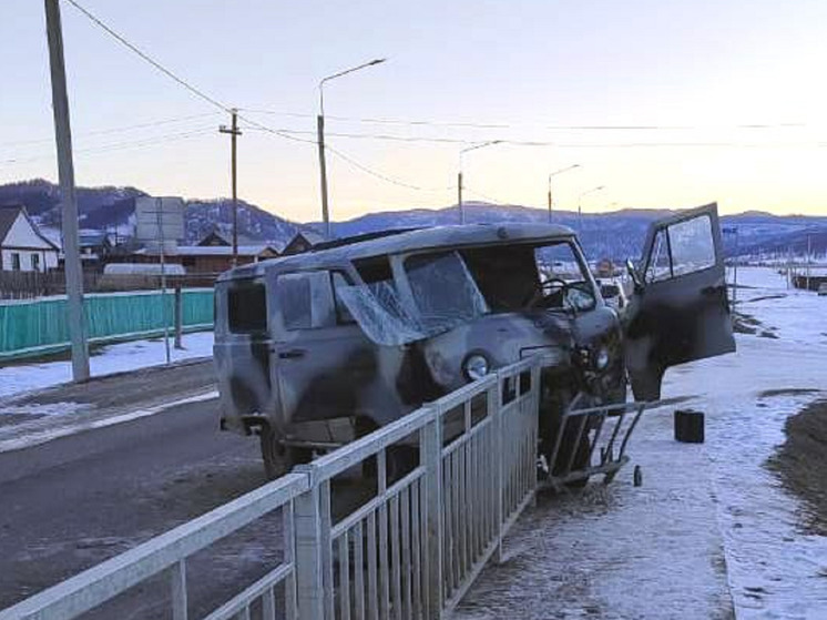 На Алтае водитель УАЗа погиб после наезда на металлическое ограждение