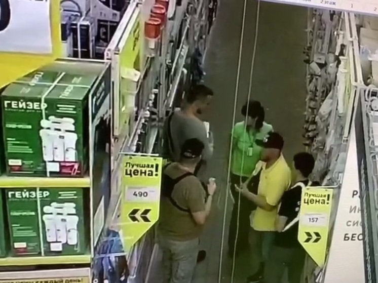 В Самаре бывший тренер по Тайскому боксу напал на сына участника СВО в ТЦ "МЕГА"
