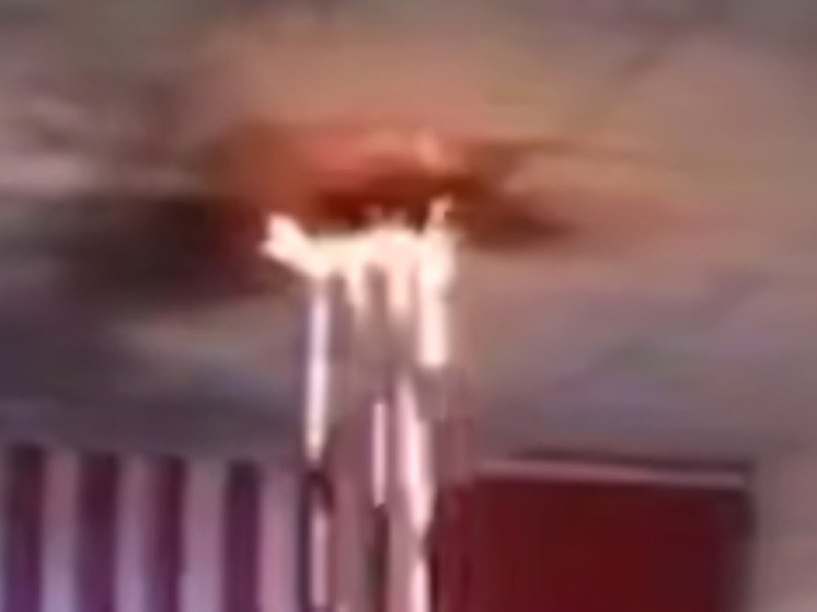 В школе №1 подмосковного Видного загорелся потолок