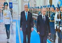 Президент РФ Владимир Путин в ходе визита в Казахстан совершил поездку на автомобиле Aurus