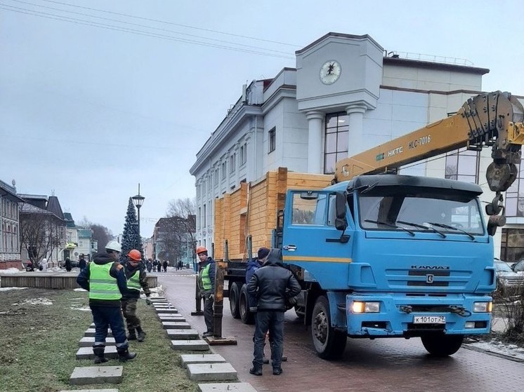 В Архангельске на прогулочной Чумбаровке устанавливают ярмарочные домики