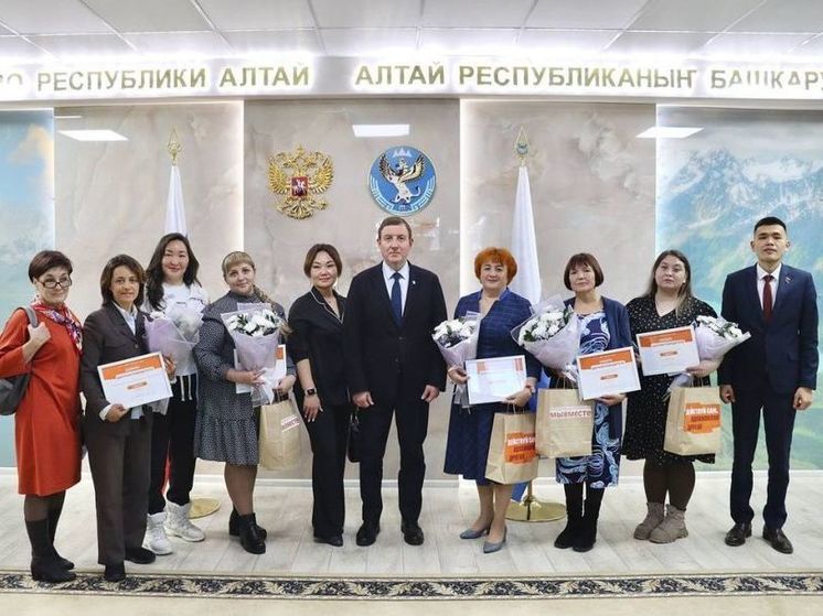 Глава Республики Алтай вручил награды победителям регионального этапа премии «Мы вместе»