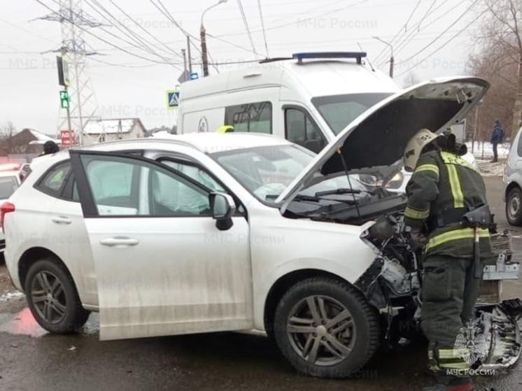 Две автоледи не поделили дорогу в Калуге