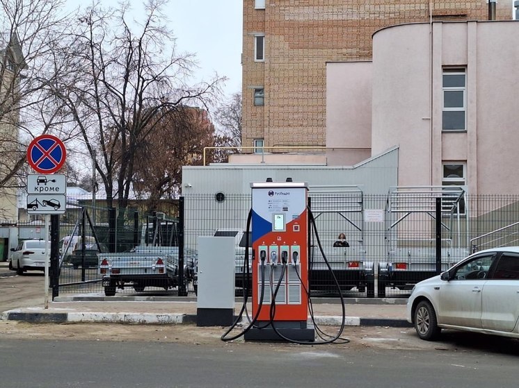 На улице Либкнехта в Рязани установили зарядную станцию для электромобилей