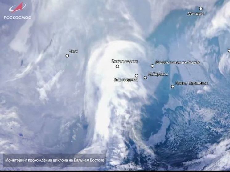 "Роскосмос" показал сделанные из космоса фотографии снежной "бури столетия" на Дальнем Востоке