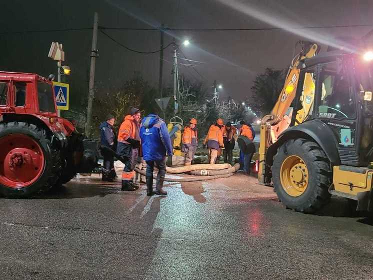 Коммунальную аварию в Воронеже устраняли более суток