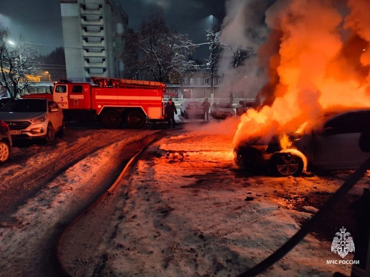 На Московском проспекте в Брянске ночью сгорел автомобиль