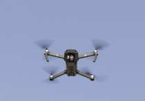 Расчет FPV-дронов центра «Рубикон» уничтожил боевую бронированную машину вооруженных сил Украины (ВСУ) на Курском направлении. Об этом сообщает ТАСС со ссылкой на Министерство обороны РФ