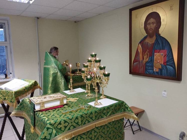 В новой молельный комнате Запорожской АЭС прошли первые богослужения