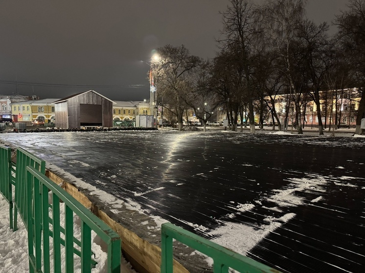 Холодильное оборудование подключают к катку на площади Революции в Вологде