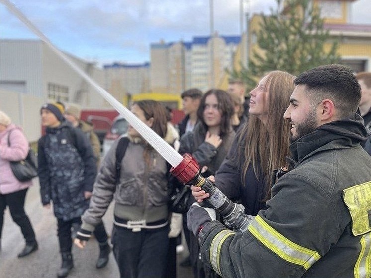 Школьники из Всеволожского района побывали на экскурсии в пожарной части