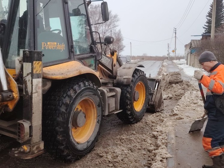  Иркутск продолжает круглосуточную уборку снега