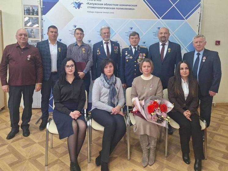 Наградили калужских волонтёров – помощников медиков на Донбассе