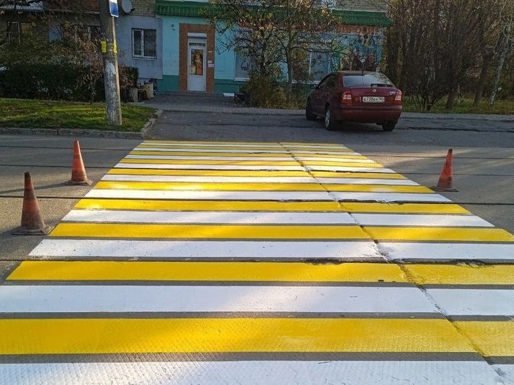 В Бердянске обустроили пешеходные переходы вокруг школ