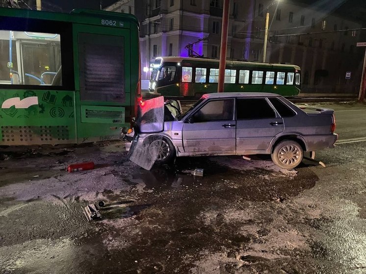 Нетрезвый водитель из Челябинска врезался в автобус