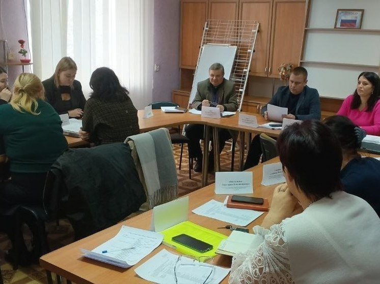 В Чаплынском округе провели заседание комиссии по делам несовершеннолетних