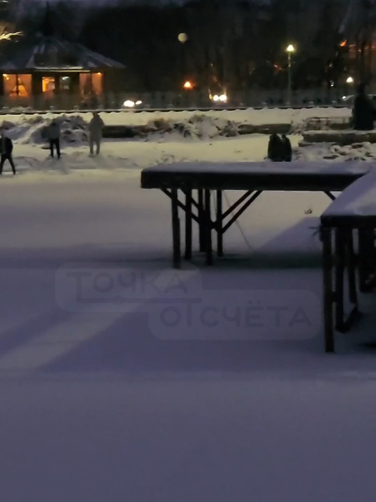 В Южно-Сахалинске лед треснулся под ногами подростка