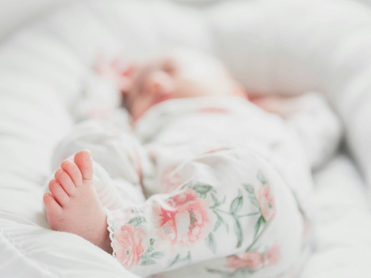 Ni Mash: видео с плачущей на снегу раздетой малышкой записала мать девочки и распространила в Интернете