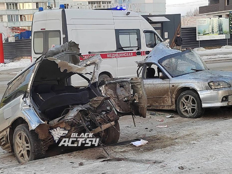 В Новосибирске «Субару» разорвало на две части