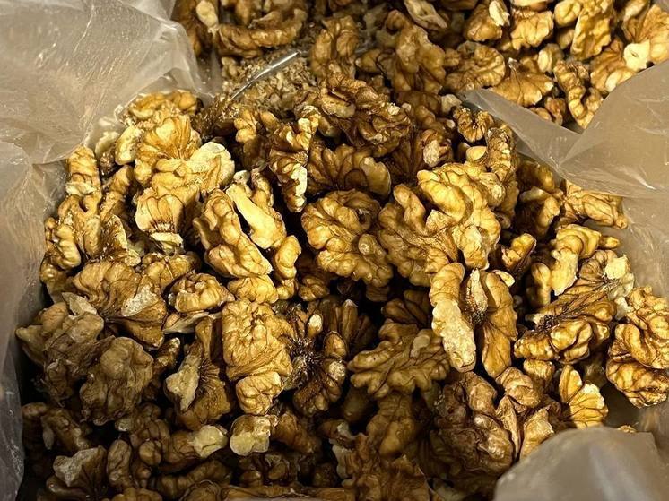 Льняное масло, орехи: названы продукты, активизирующие работу мозга