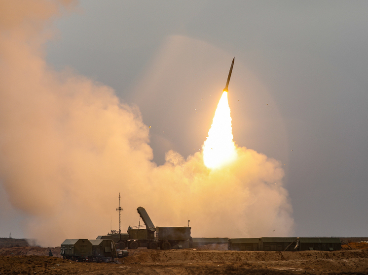 СМИ: воздушная тревога объявлена во всей Украине, а в Киеве прогремели взрывы