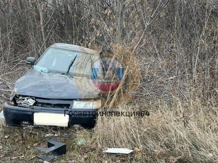 Молодой водитель опрокинул легковушку с двумя школьницами в Саратове