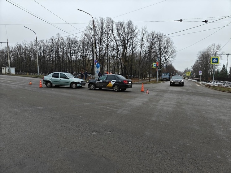 В Орле в лобовом столкновении двух авто пострадал человек