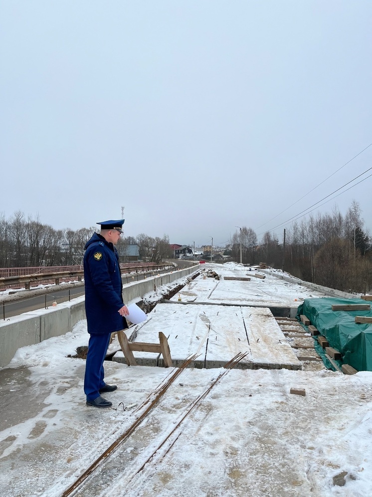 Киржачская прокуратура контролирует ремонт моста через реку Вахчелку