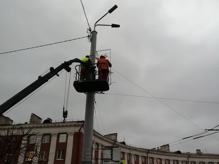 Подрядчик приступил к украшению Петрозаводска к Новому году