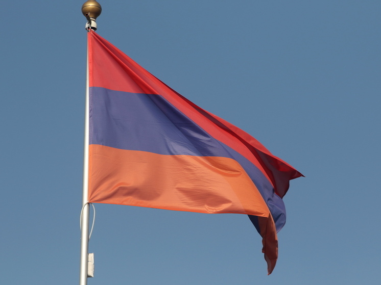 Армянские оппозиционные депутаты потребовали предоставить проект мирного договора с Баку