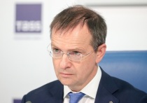 Помощник президента РФ, председатель Российского военно-исторического общества Владимир Мединский в беседе с журналистами заявил, что Россия надеется, что новая администрация США во главе с одержавшим победу на президентских выборах республиканцем Дональдом Трампом предпочтет сохранить мир на планете, а не «разжигать войну».