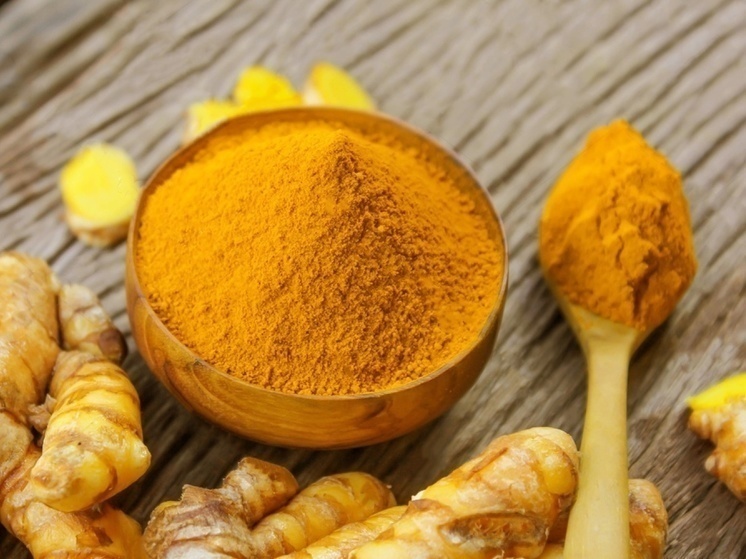 Куркума получается из корневищ растения Curcuma longa, произрастающего в южноазиатских странах