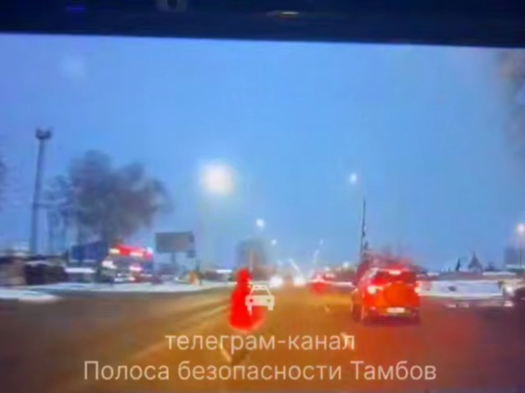 На западе Тамбова женщина решила перебежать дорогу и попала под колёса автомобиля