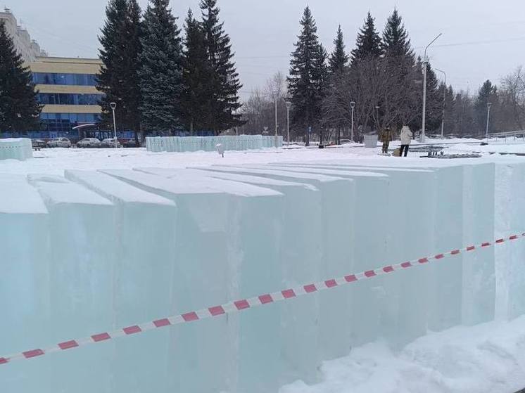 Фотозоны и ледовый городок с подсветкой строят в Северске к Новому году