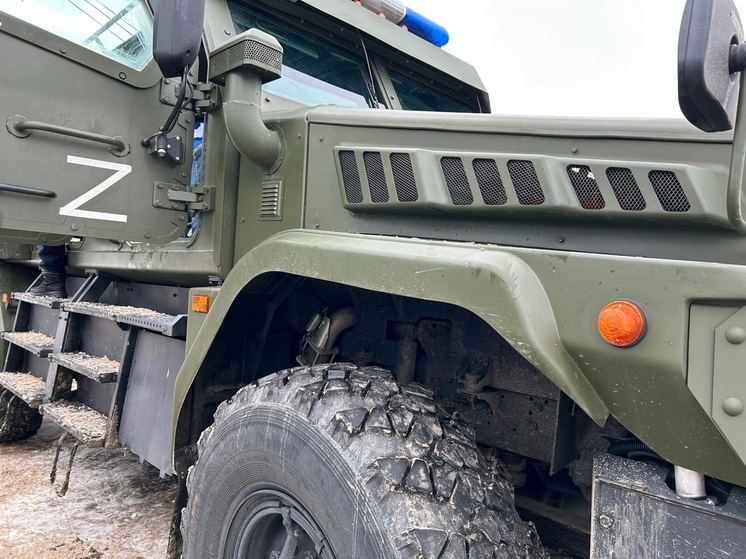 Вологжане отправили в зону СВО два автомобиля и снегоболотоход