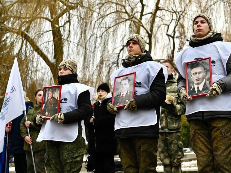 На Воздвиженском кладбище Тамбова почтили память погибших воинов